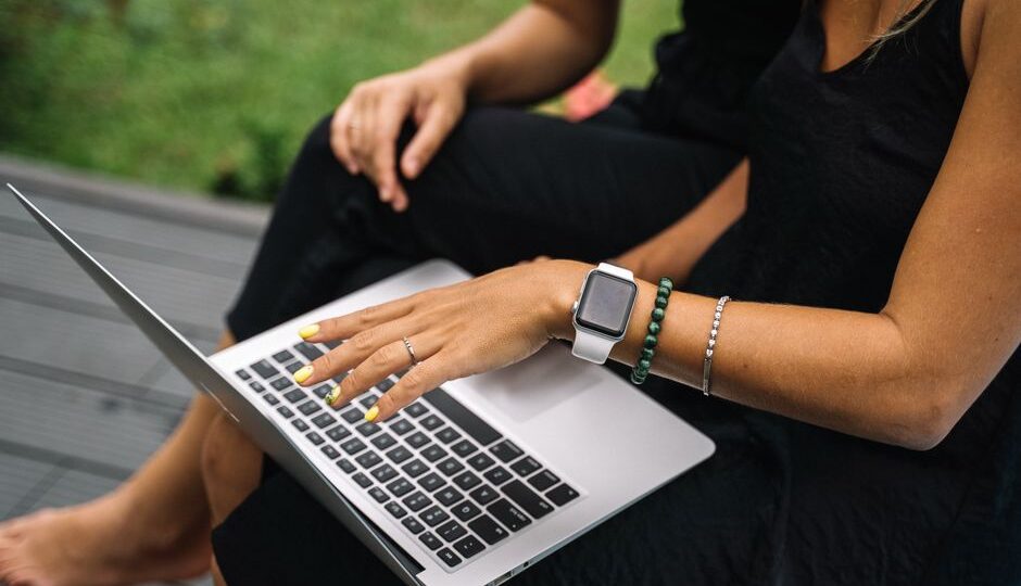 Navigating the Digital Nomad Life in 2026: Tech Tools that Make It Possible