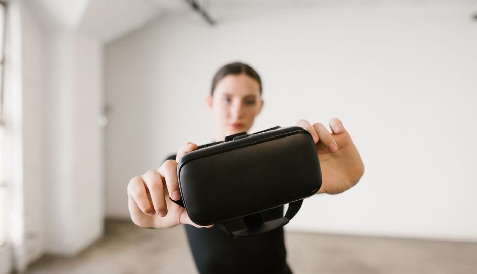 Revolutionizing Retail: Augmented Reality Shopping Experiences in 2026